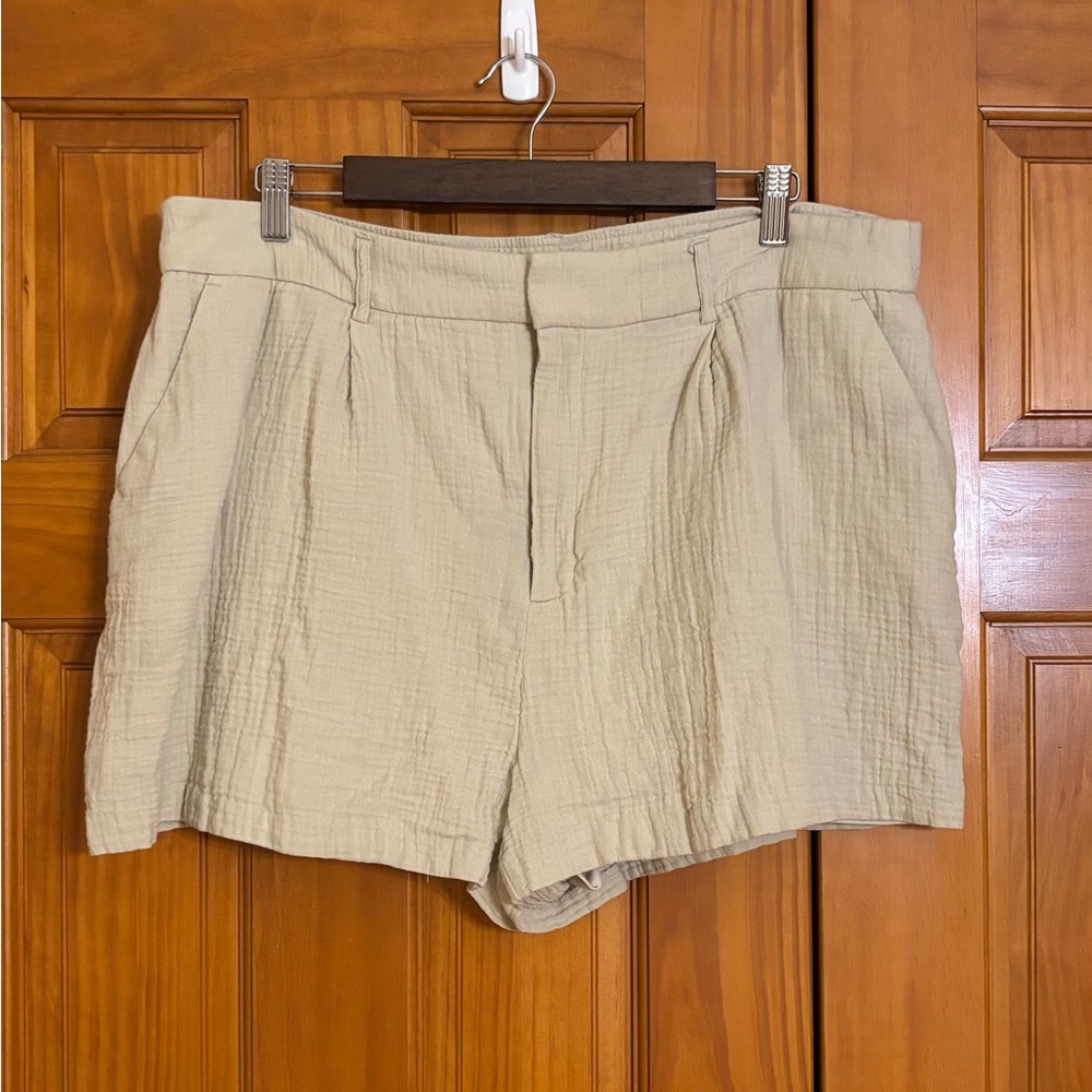 Women’s XXL Nine West Textured High Waist Tan Shorts